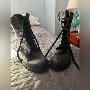 EUC Black Leather AQUATALIA Moto boots
